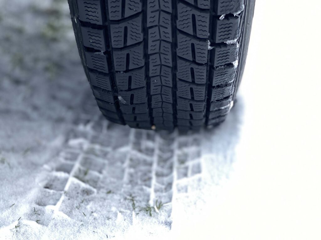 キョクソータイヤのスタッドレスタイヤ交換・販売